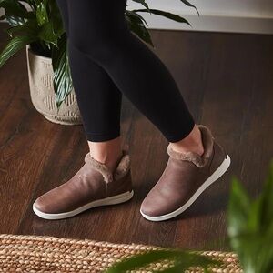 OluKai Malua Hulu Brown Boots Genuine Leather Sherpa Outdoors Indie Granola